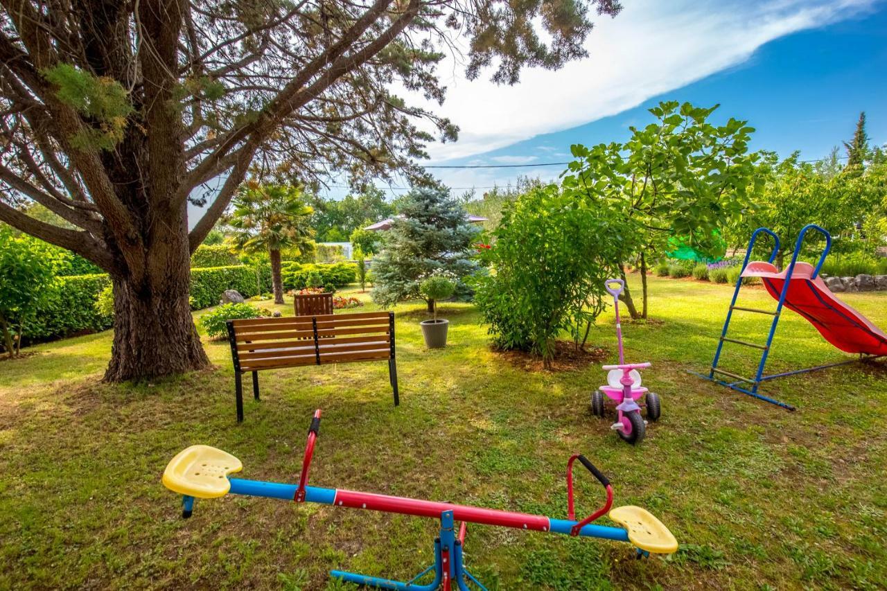 Garden Paradise App Sveti Vid-Miholjice Exteriör bild
