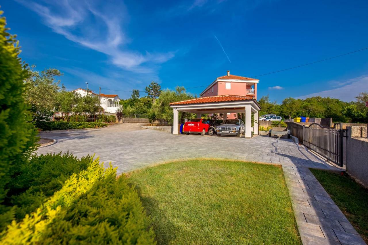 Garden Paradise App Sveti Vid-Miholjice Exteriör bild