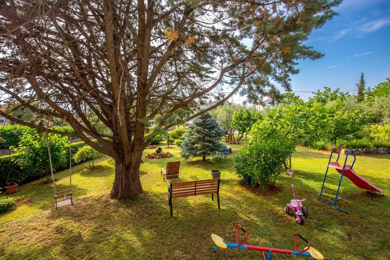 Garden Paradise App Sveti Vid-Miholjice Exteriör bild