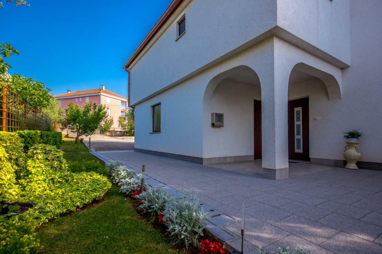 Garden Paradise App Sveti Vid-Miholjice Exteriör bild